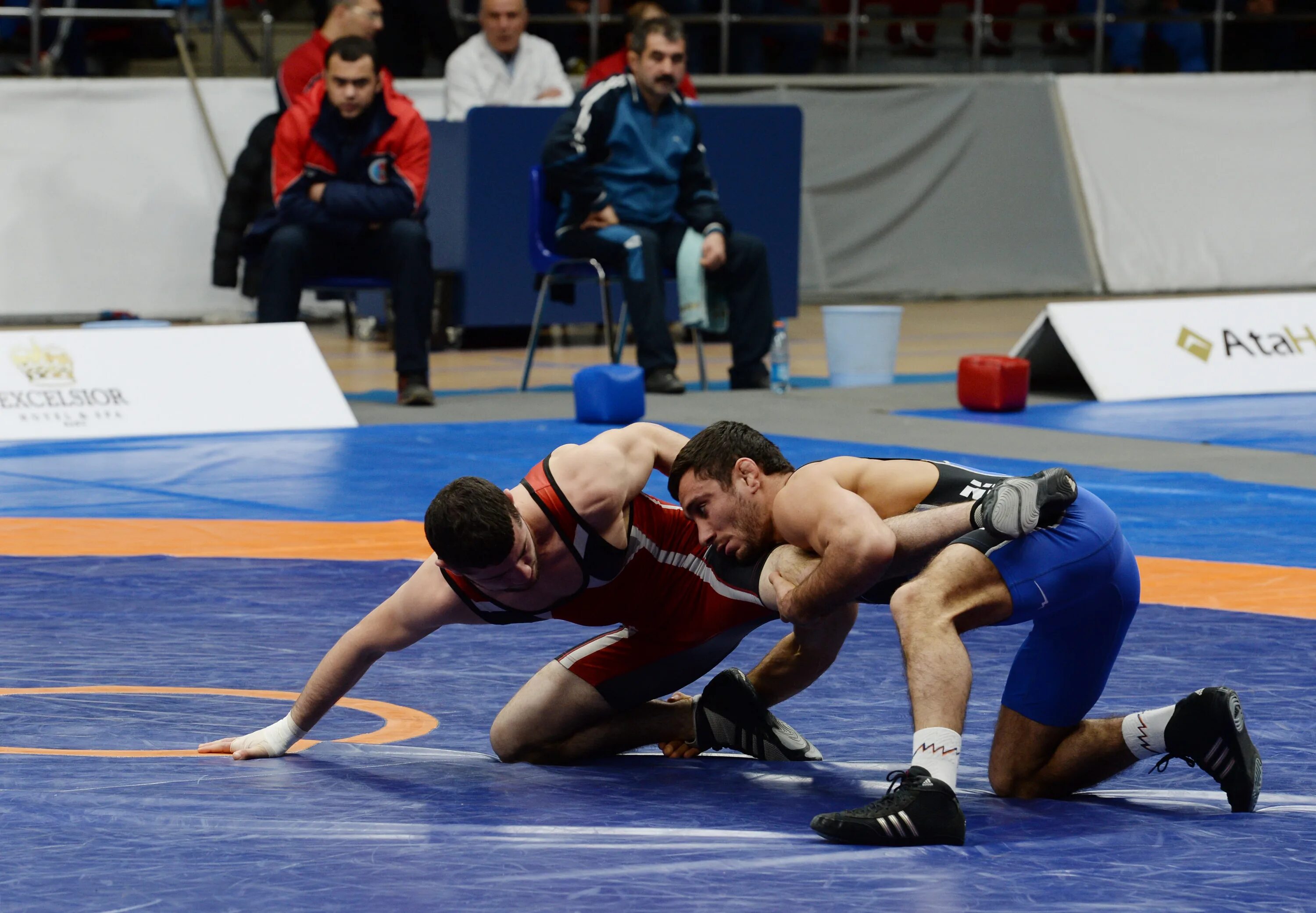 Магомед бабхоев. Мамедов вольная борьба. United world wrestling футболка. Мамедов вольная борьба. Мамедов вольная борьба.