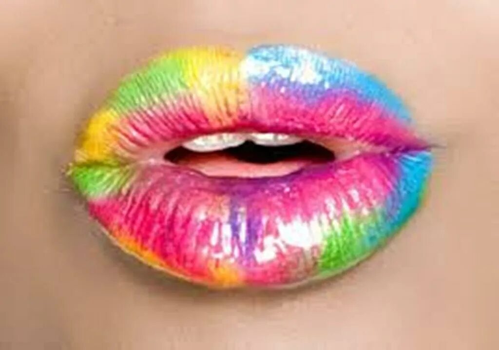 Что такое радужный поцелуй объяснение краткое. Креативный макияж губ. Разноцветные губы. Радужные губы. Красивые губы разноцветные.