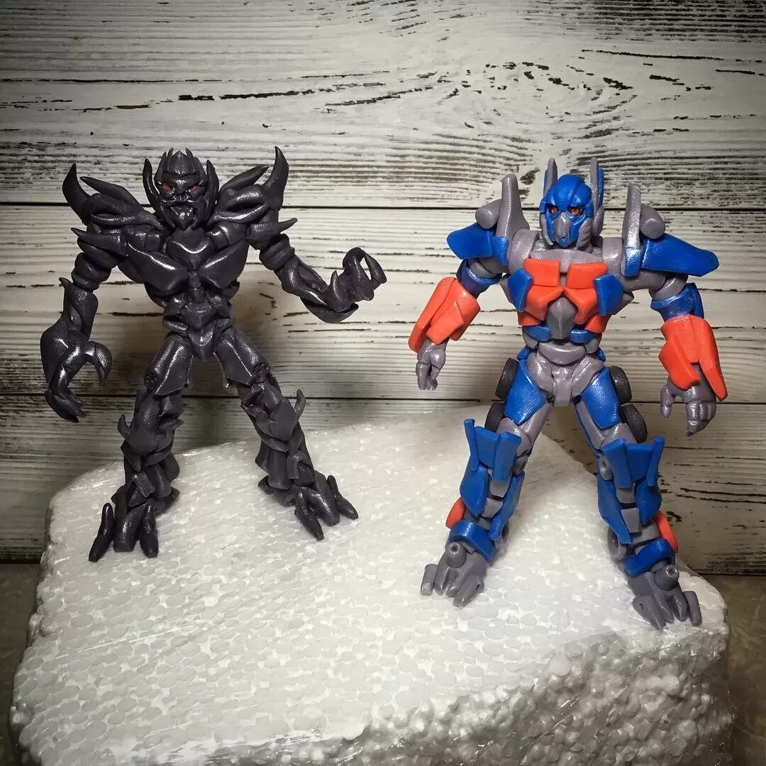 Как слепить трансформера. Оптимус прайм пластилин. Пластилиновые трансформеры. Робот бамблби из пластилина. Лепка трансформеров.