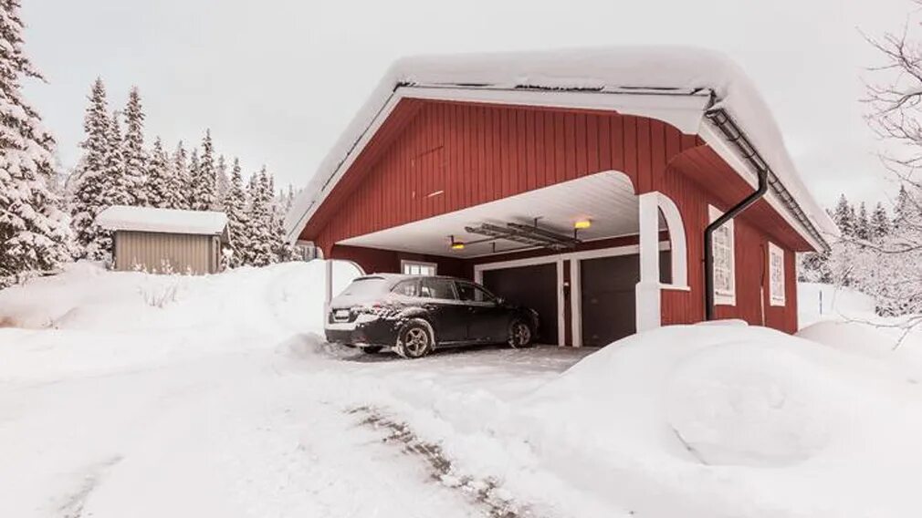 гараж для авто утепленный. машина у дома зимой. гараж на зиму для авто. машина в гараже. гаражи снег.