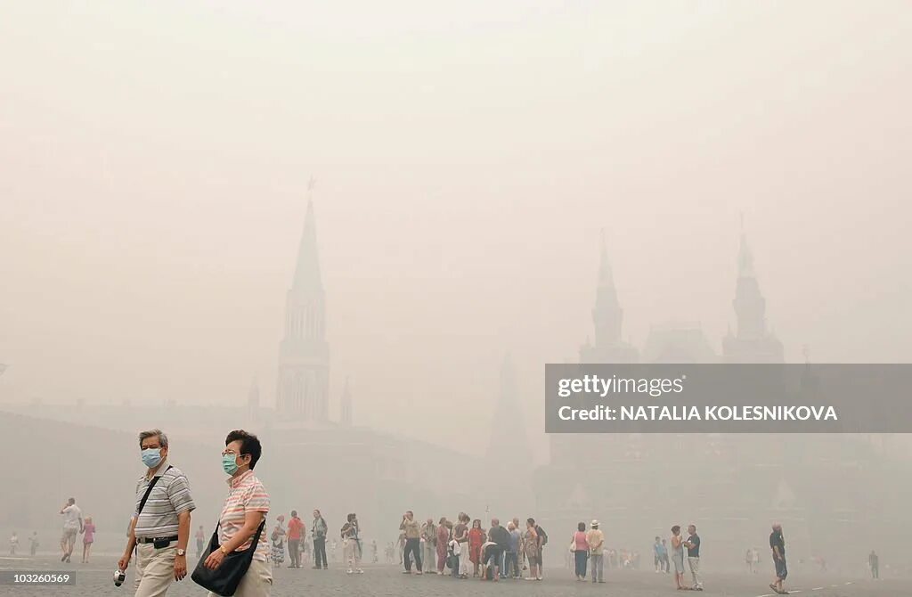 Смог в 2010 году в москве. Горели торфяники в москве в 2010. Дым в москве 2010. Смог в москве 2010. Смог в москве 2010.