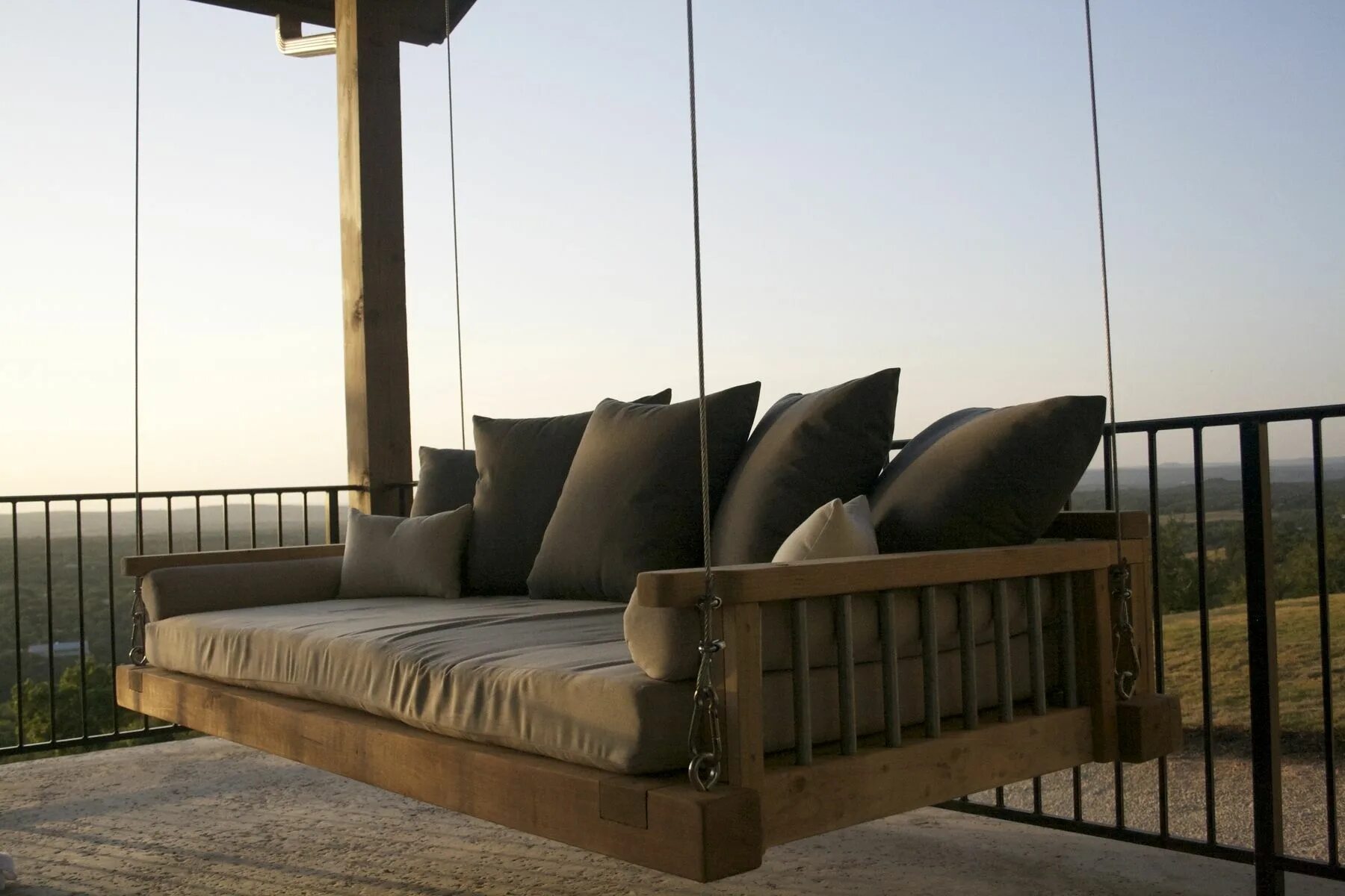 10 DIY Daybeds Done On The Cheap Pallet swing beds, Diy pallet furniture, Diy ga