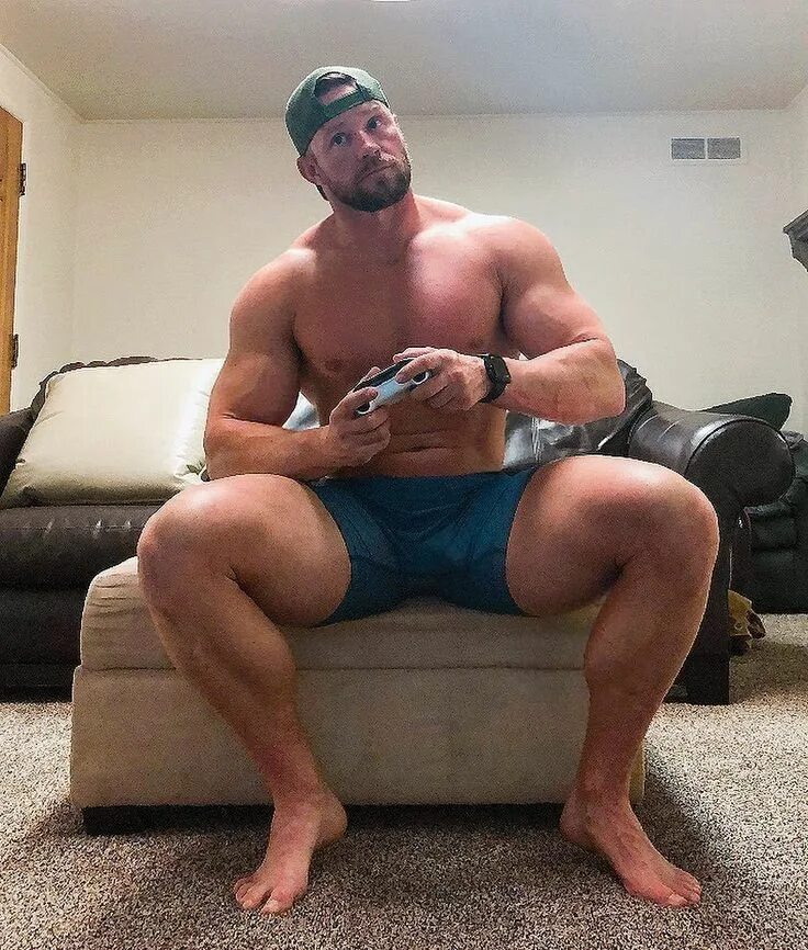 Big daddy cock. Длинные мускулистые мужские ноги. Big Beefy muscle man. James Murray muscle Bear. Man Legs Beefy.