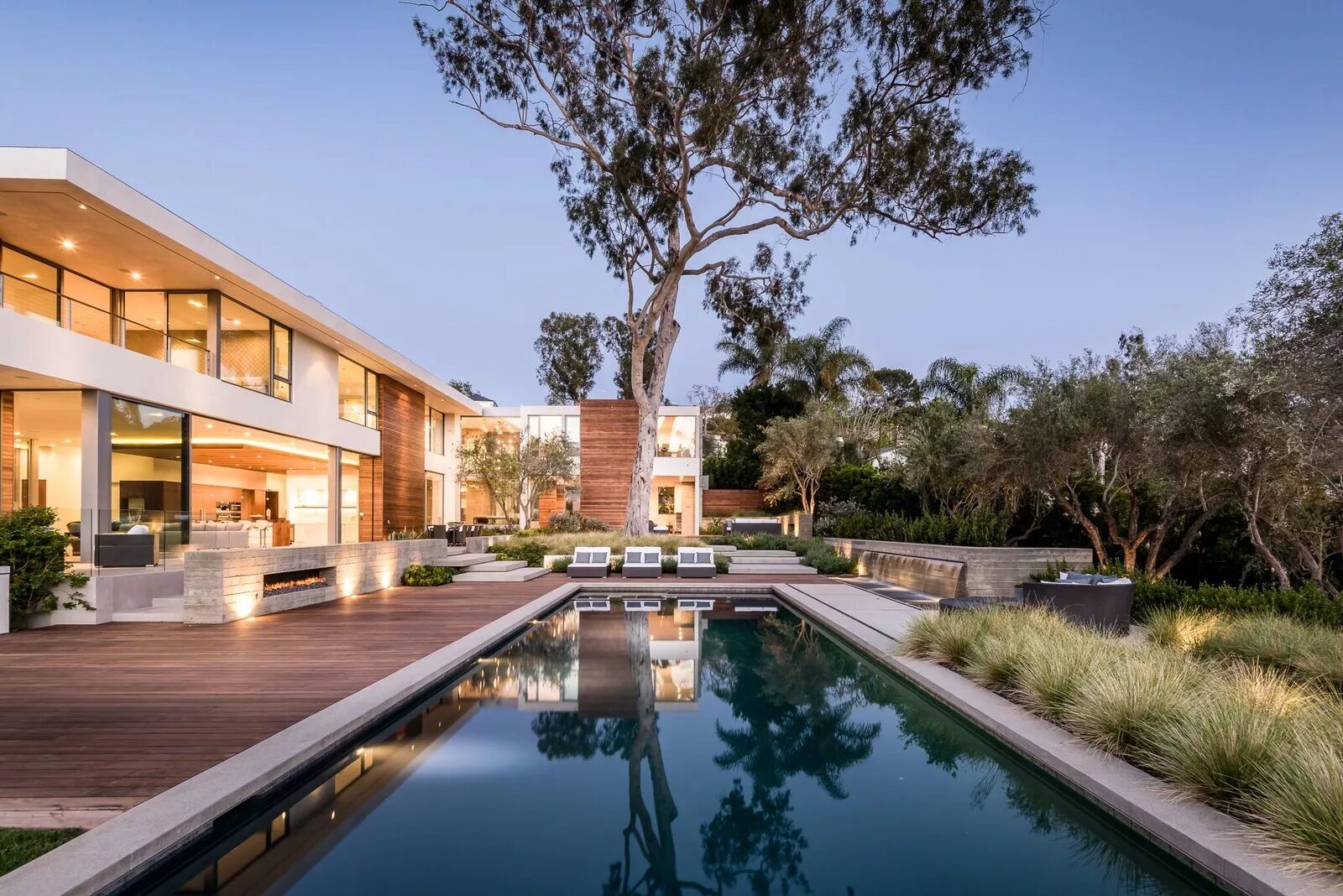 санта барбара калифорния особняки. современный стиль зданий с использование дерева. монтесито, штат калифорния. современная калифорния. дом в малибу сша.