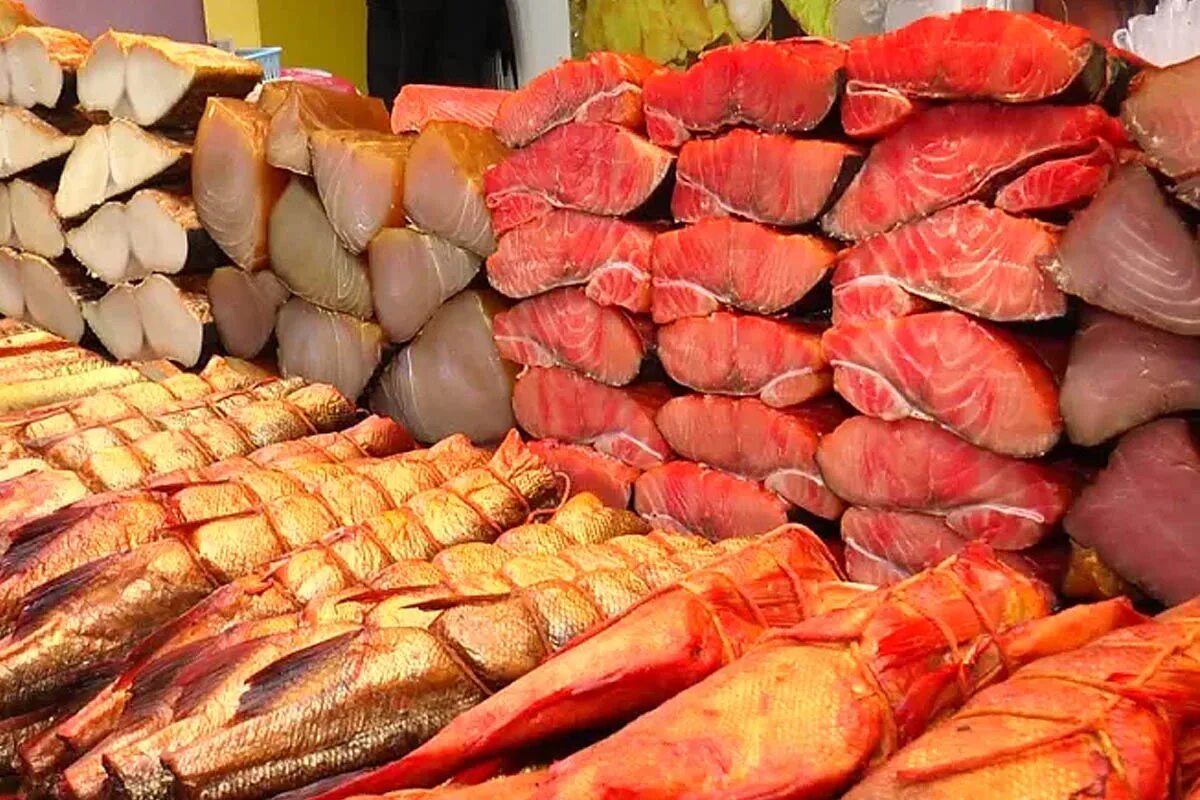 Рыбный рынок Камчатка 2022. Рыба Камчатки в Череповце ярмарка. Рыба в ассортименте. Рыбные деликатесы.