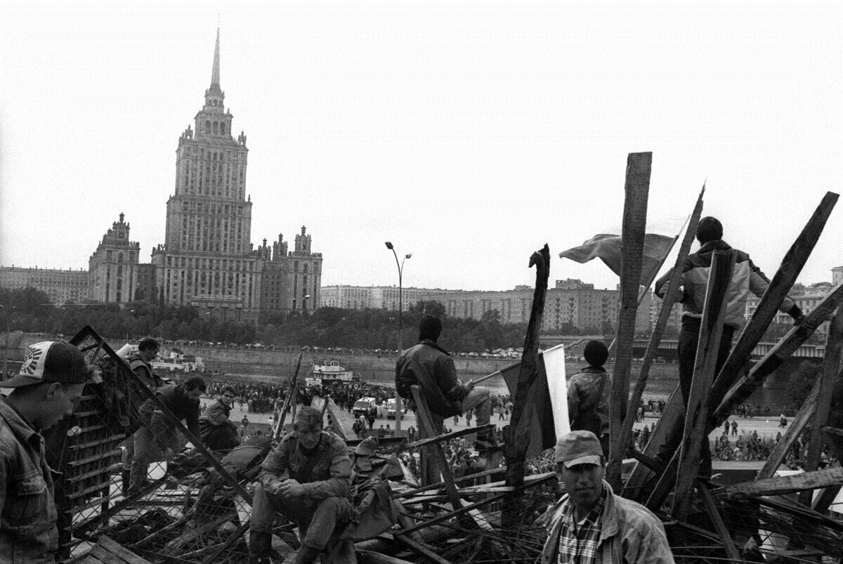 Конец советского времени. Баррикады в Москве 1991. Распад советского Союза. Распад советского Союза 1991. Развал СССР В 1991.