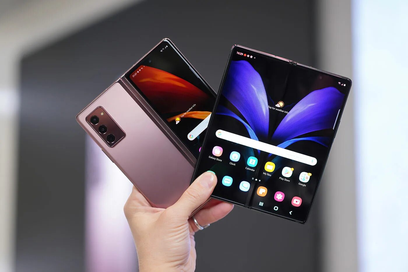 Новый самсунг с раскладным экраном. Samsung Galaxy z Fold 2. Samsung z Fold. Samsung Galaxy z Fold 5. Складной самсунг z Fold.