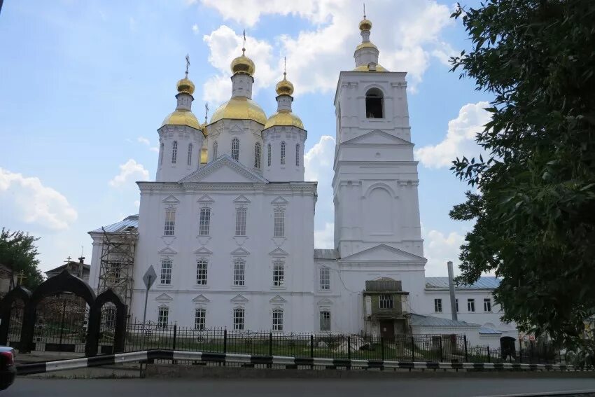 Арзамас преображенский монастырь. Церковь Благовещения Пресвятой Богородицы Арзамас. Арзамасский Спасо-Преображенский мужской монастырь Арзамас. Арзамас белый храм.