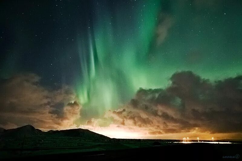 Полярные сияния в средних широтах. Северное сияние в Норвегии фото. Сполохи разноцветного сияния фото. Чукотка Северное сияние фото с телефона. Полярное сияние наблюдается в слое атмосферы