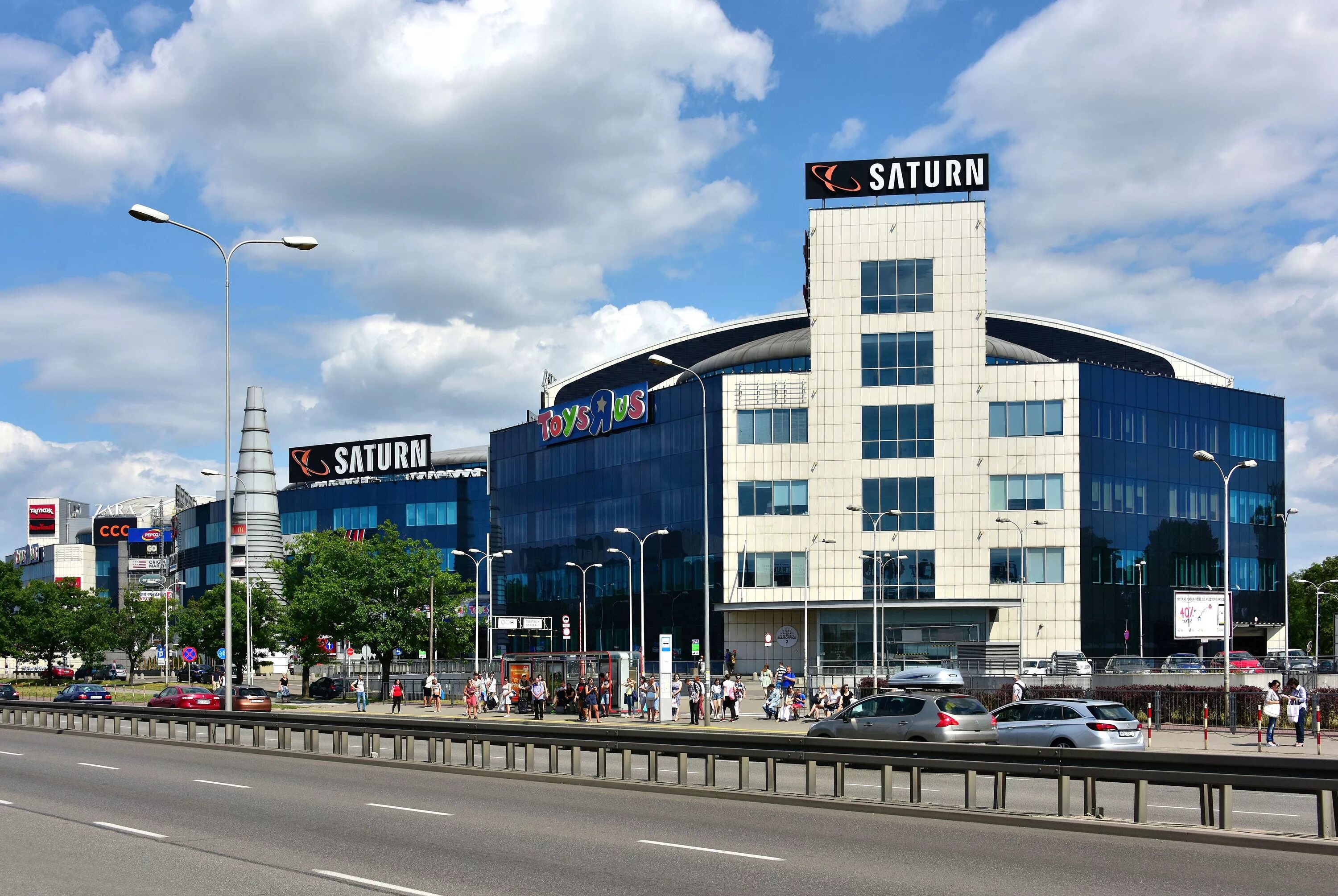 Тц в варшаве. Блю сити в варшаве. Блю сити. Джадд нельсон жена. Blue city warszawa 24.