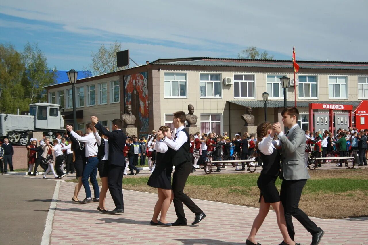 Село Октябрьское Оренбургская область Октябрьский. Октябрьская СОШ Оренбургской области. Село Октябрьское школа. Октябрьское (Октябрьский район). Общеобразовательная школа октябрьский район