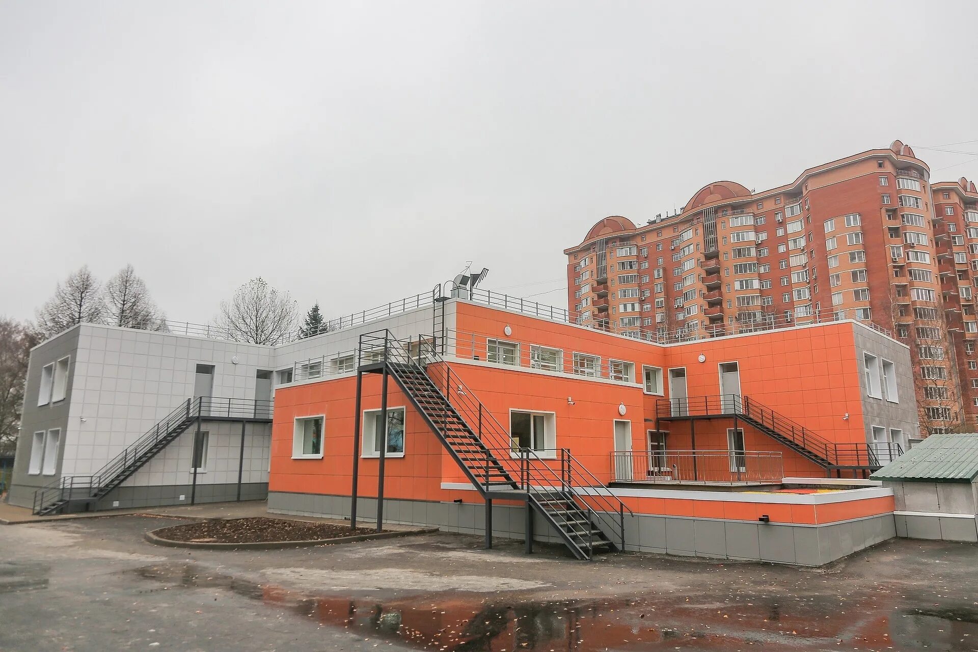 Школа 1288 москва. Современная школа хорошевское шоссе. Подмосковная 18 детский сад. Садик челобитьевское шоссе. Школа 709 челобитьевское шоссе.