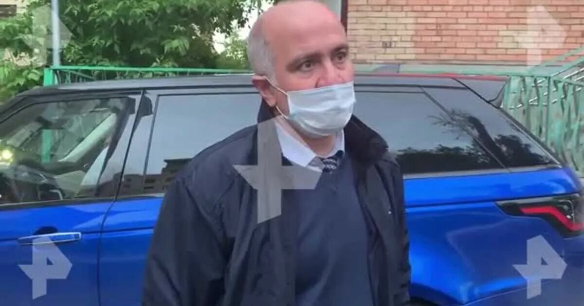 Его владелец стоит если