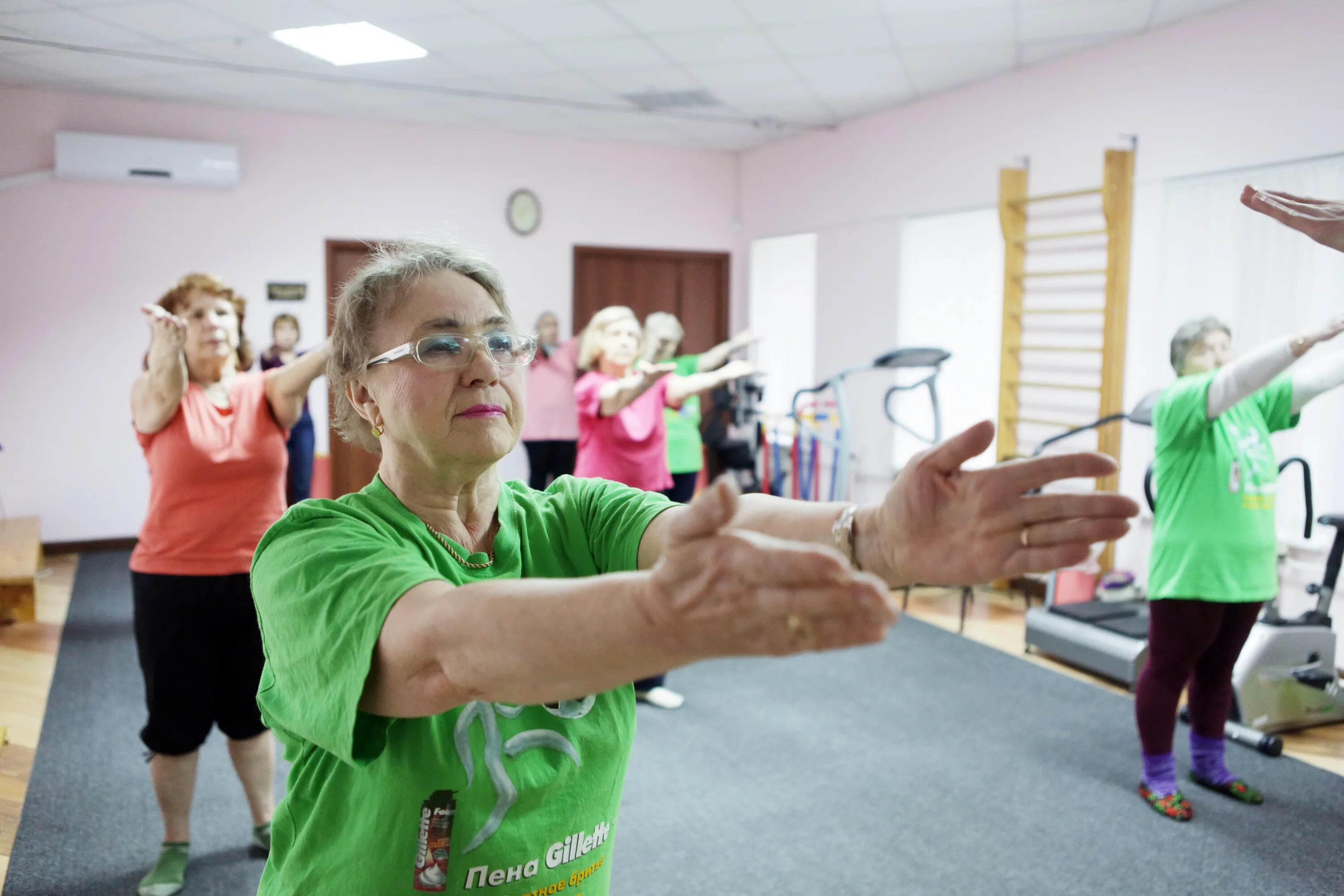 Уроки долголетия. Московское долголетие йога. ОФП Московское долголетие. Фитнес для пожилых. ОФП для пожилых.