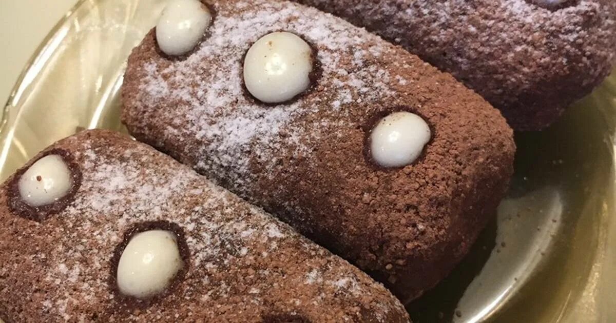 Украсить пирожное картошка. Советское пирожное картошка. Торт из готовых коржей с вареной сгущенкой. Пирожное "картошка". Корж кекс.