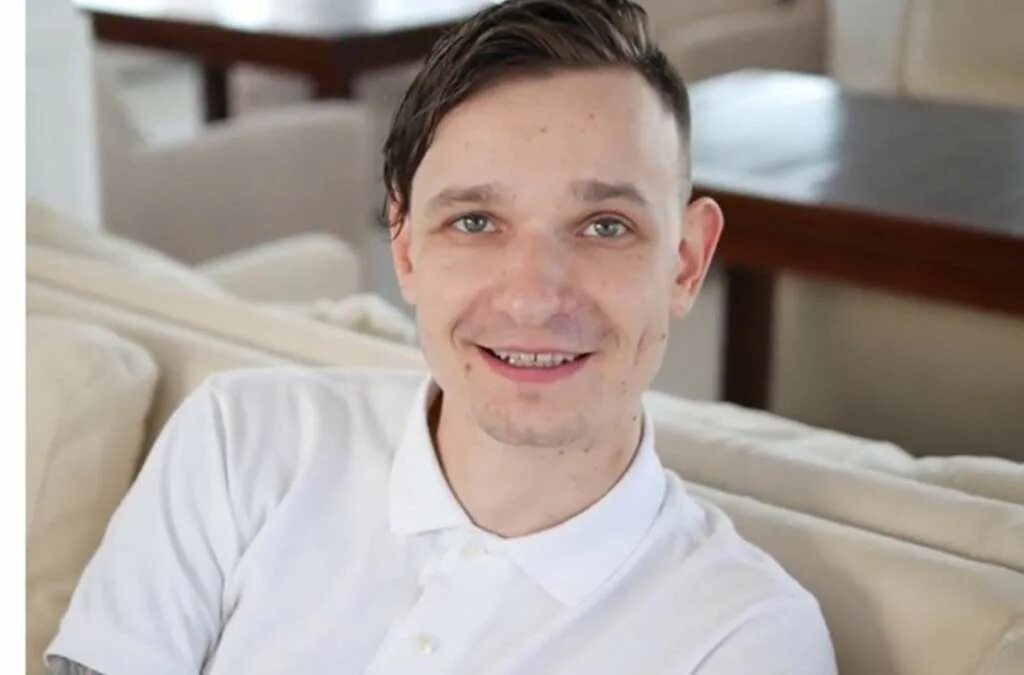 цвет глаз ромы. металлозная гетерохромия. цвет глаз ромы. таинственный глаз. цвет глаз ромы.