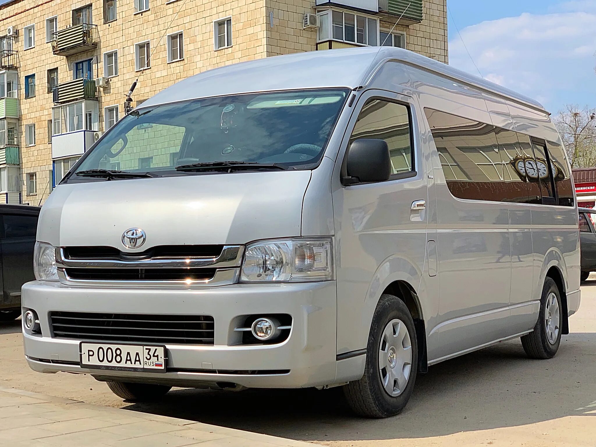 Купить хайса в россии с пробегом. Toyota Hiace. Тойота Хайс 2013. Toyota Hiace SL 2013 14 местный. Toyota Hiace а 832 АА 31.