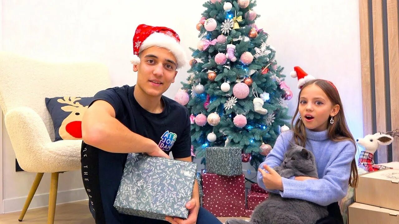 Литл настя новый год. My little nastya новый год. my little nastya блоггер. распаковка елки. н о стя новогодняя.