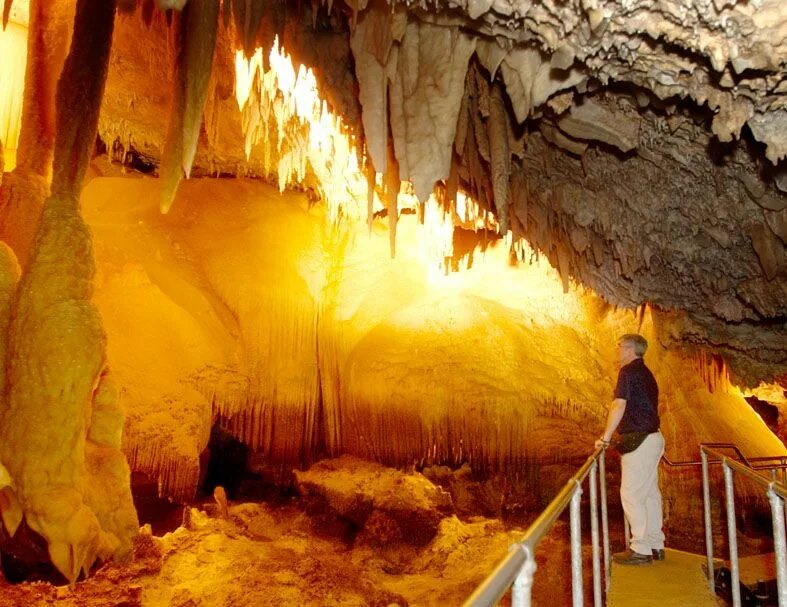 As the world caves in matt. Джуэл (пещера). Пещера Джуэл Кейдж. Мраморные пещеры Южная Америка. Мраморная пещера США.