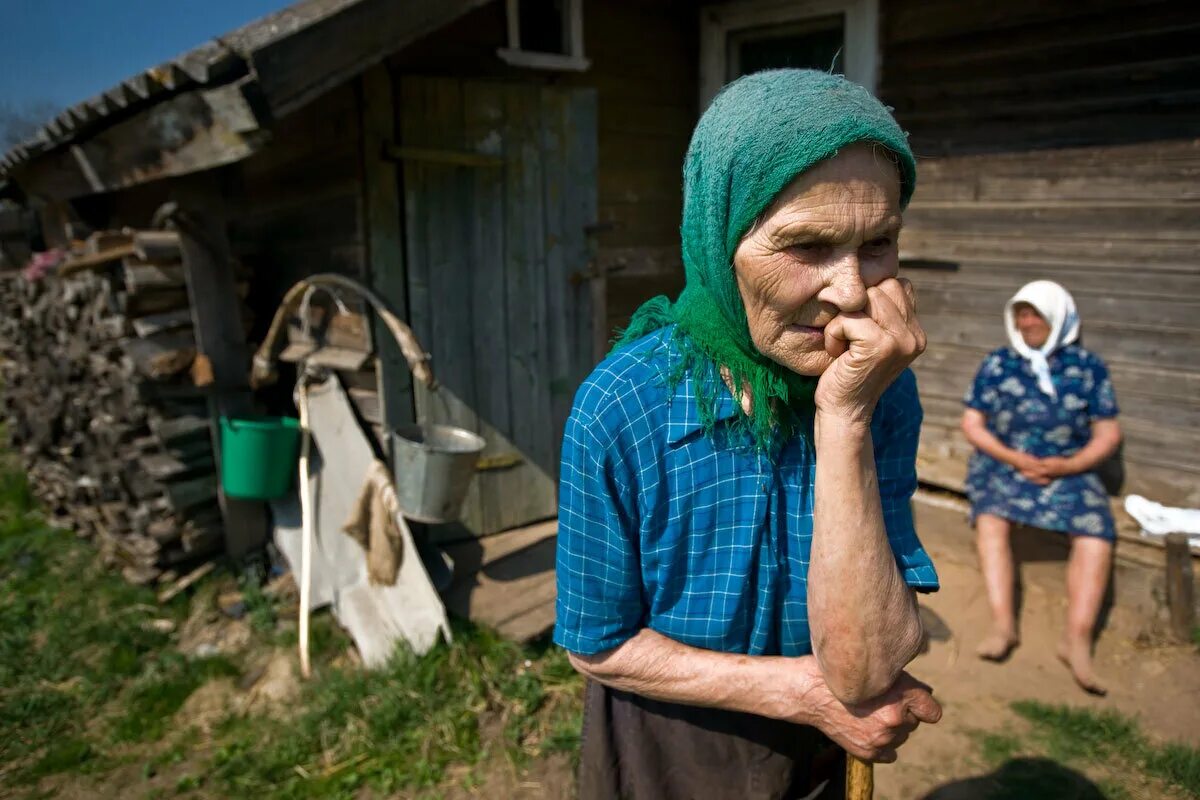 Жалкая россия. Жители сельской местности. Деревенские люди. Бабушка в деревне. Бабушка из деревни.