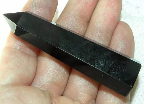 Для чего используют обсидиан. Обсидиан наконечник стрелы. обсидиан пластина для катер. катушки из обсидиана. обсидиан предмет.