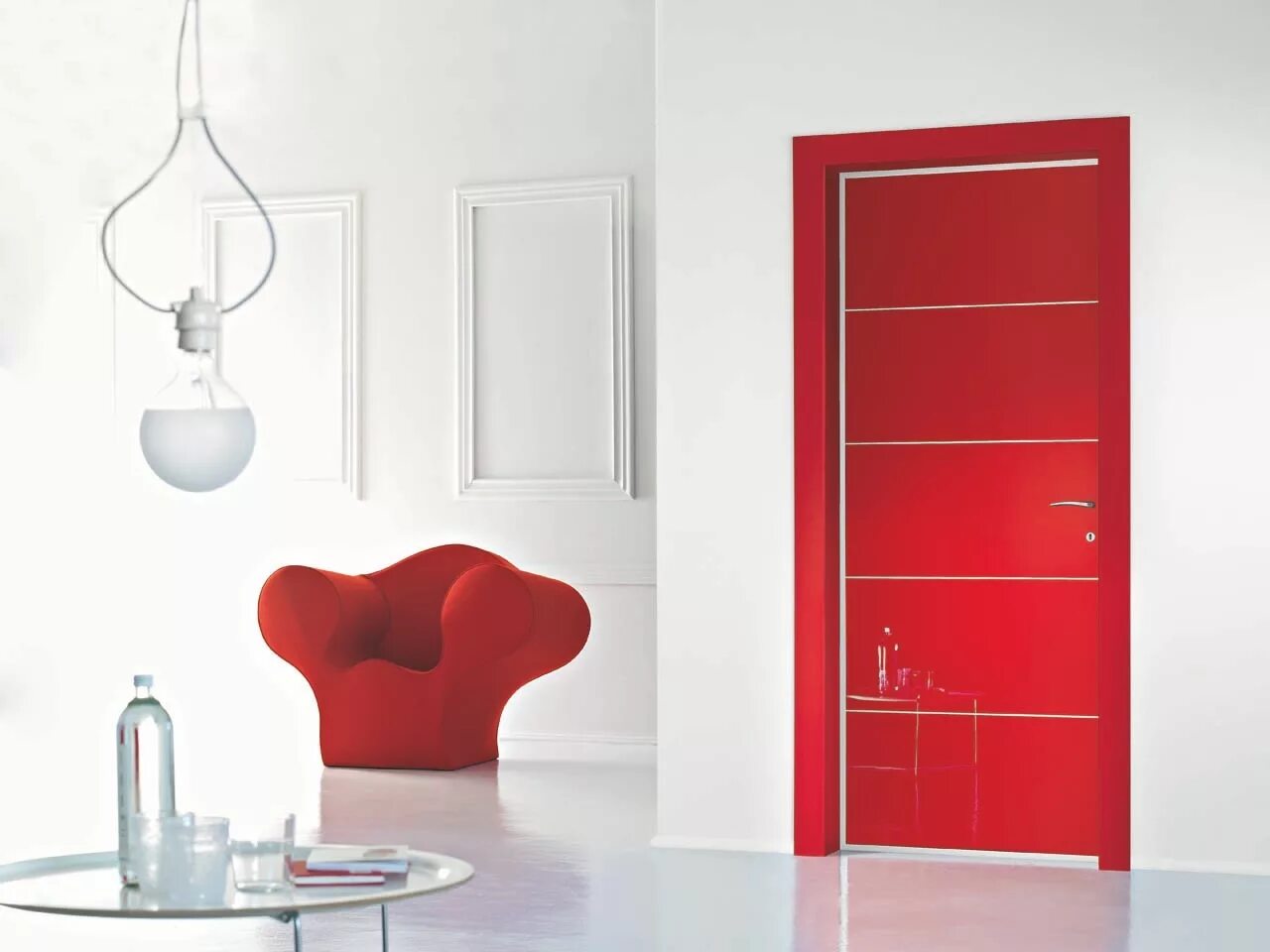 Двери в интерьере. Модные двери. Красная межкомнатная дверь. Стильные межкомнатные двери.