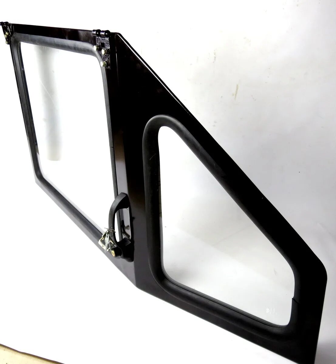 Дверь кабины мтз 80 малая кабина. Дверь ук левая в сборе 80-6708005 для мтз. 80. Дверь мтз малая. Дверь мтз 80 малая кабина.