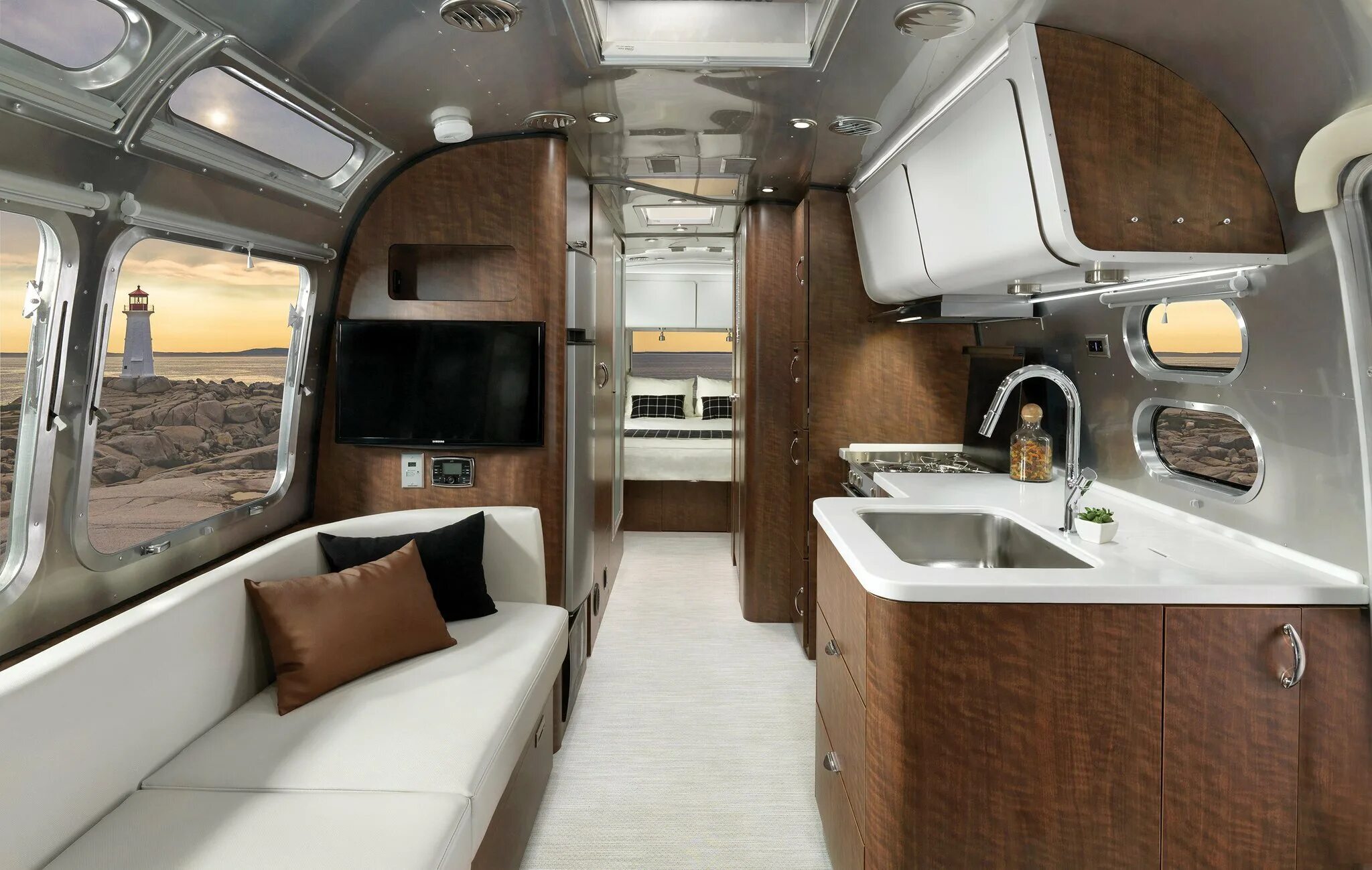 Дом на колесах санкт петербург. Автодом Airstream 2020. 2021 Airstream RV Classic 30rbq комплектация. Автодом Pan American Airstream. Автодом Airstream планировка.