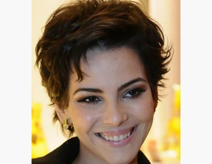 Одри Тоту Curly pixie haircuts, Curly pixie hairstyles, Short hair styles easy