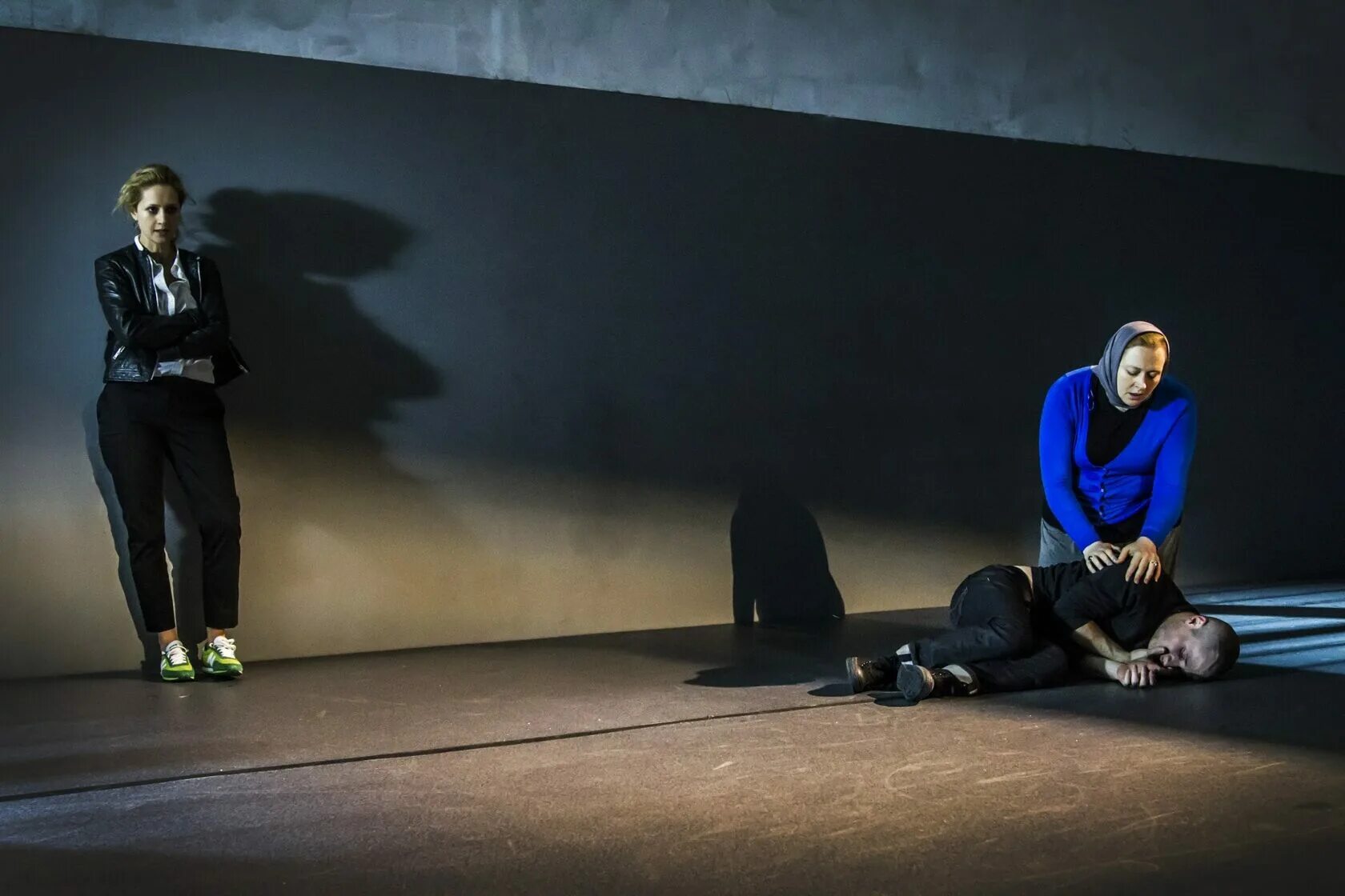 гоголь центр спектакли