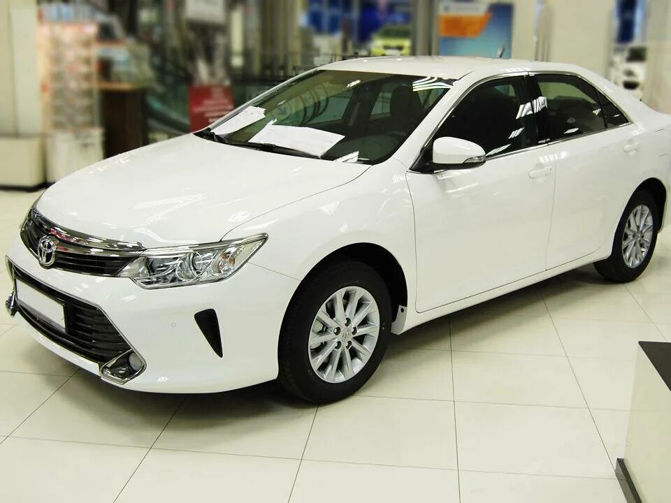 Тойота Камри 2015 белая. Toyota Camry белая. Toyota Camry 2.0. Toyota Camry 2015 белая на белом. Купить тойоту гомель