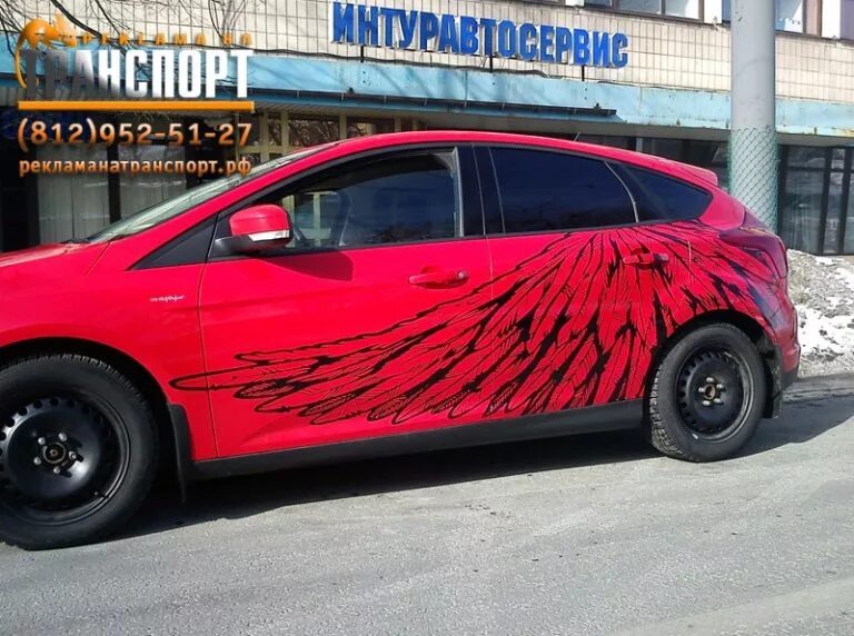 виниловые наклейки на автомобиль. наклейки на красный автомобиль. красные наклейки на авто. виниловые наклейки на авт. винилы на авто.