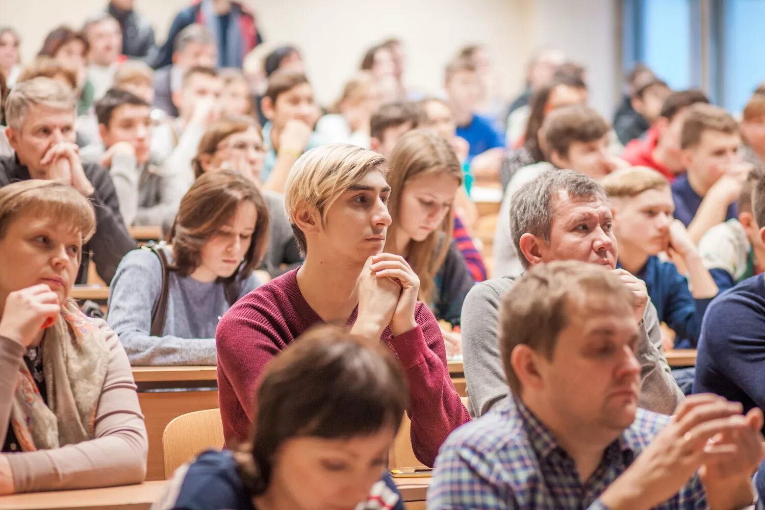 Открытые двери в вузах новосибирска. День открытых дверей. День открытых дверей для студентов. День открытых дверей в вузах. Студенты на дне открытых дверей.