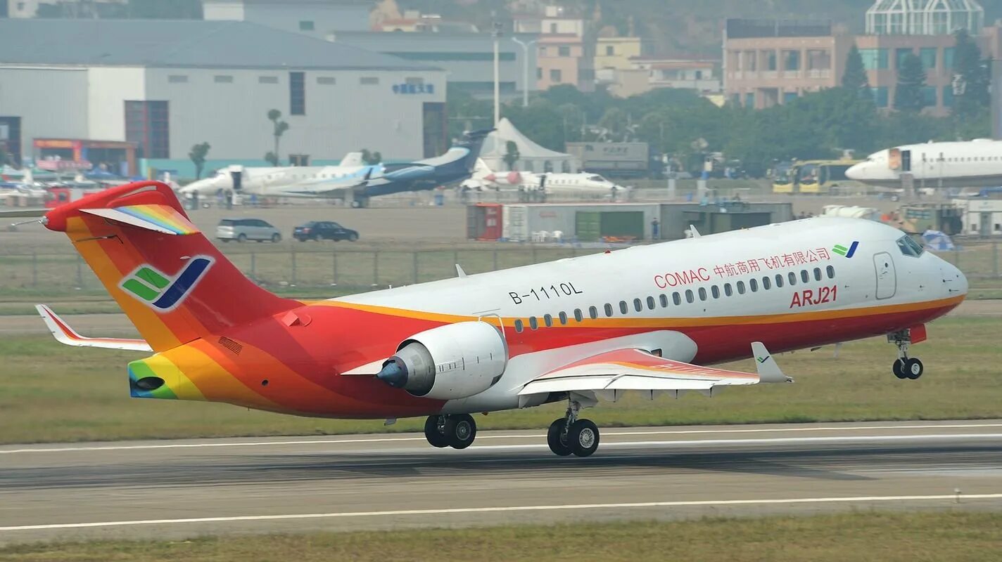Китайский самолет c919. С919 самолет. Comac c919 кокпит. C919 пассажирский самолёт. Китайский региональный самолет arj21-700.