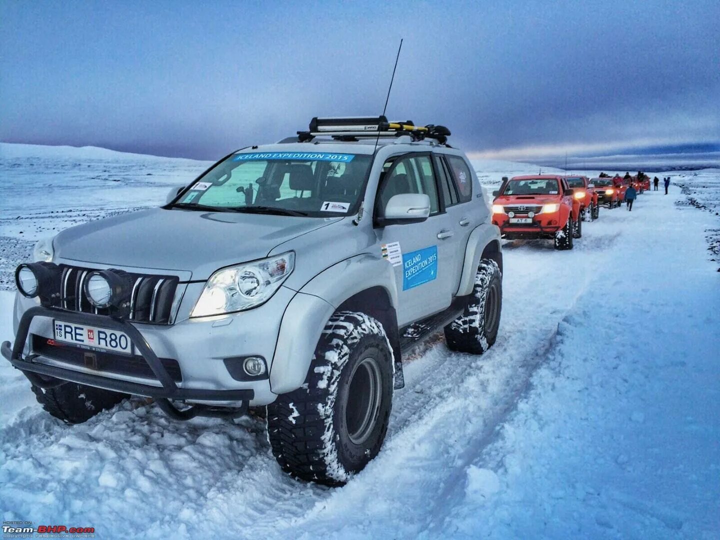 Land cruiser 200 arctic trucks at35. Танк арктик тракс. Танк арктик тракс. Тойота прадо 150 арктик тракс. Toyota land cruiser 300 arctic trucks.