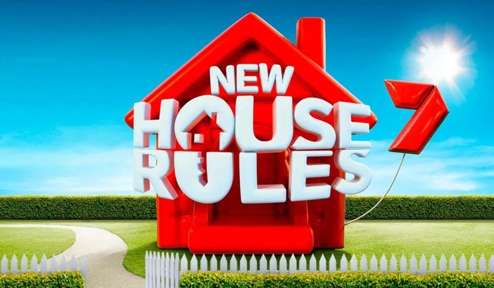Краш хаус краш хаус трелис. Бант на фасаде. My new house. Семья на фоне дома. Crash house.