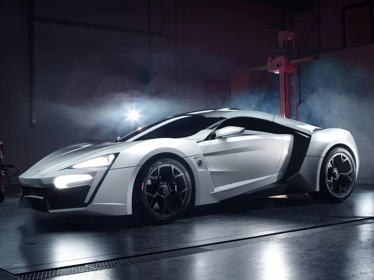 V motors. Lykan hypersport fenyr. V motors. Lykan hypersport фары. W motors fenyr supersport.