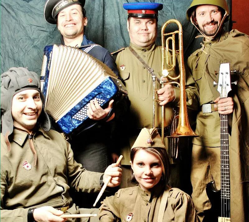 Патриотическая песня. Патриотизм слушать. Россия патриотизм. Военнослужащие россии. Солдаты поют.