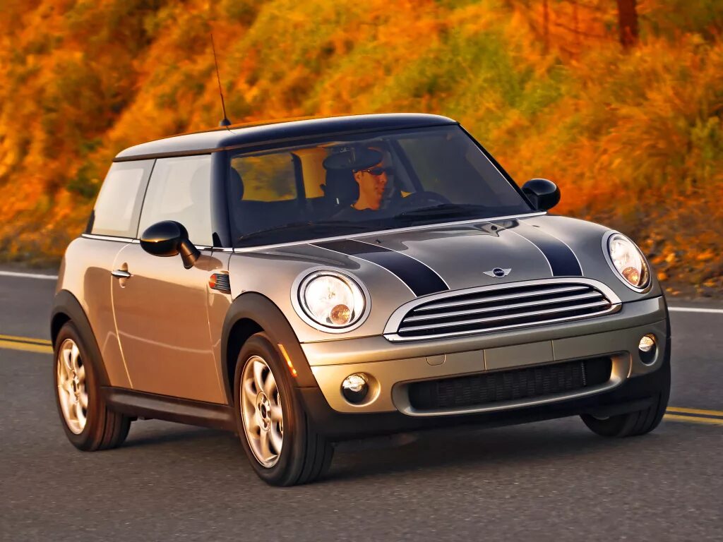 Включи мини машина. Мини Купер р56. Мини Купер 2006. Mini Cooper 2006 r56. Мини Купер 2008.