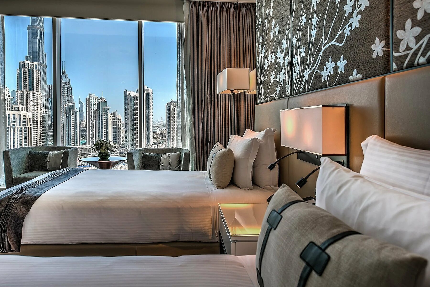 Пулман 5* Дубай. Pullman Hotel Dubai Downtown. Business Bay Дубай. Апартаменты Бурдж Халифа спальни. Номер халифа