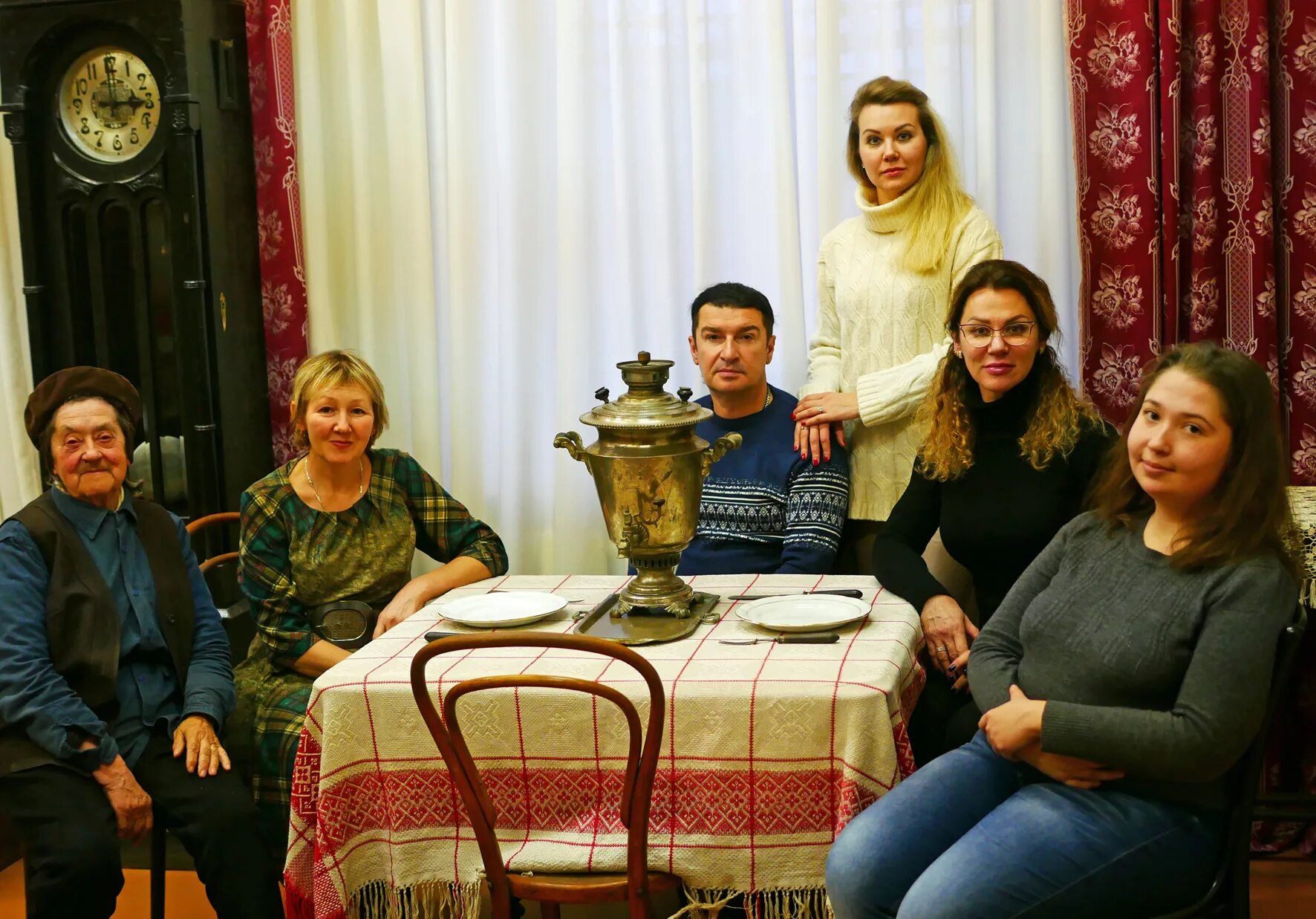 Потомки купца берникова в балаково. Купцы гирбасовы елабуга. Потомки купцов морозовых. Гадаловы купцы красноярск. Чистополь дом купцов логутовых.