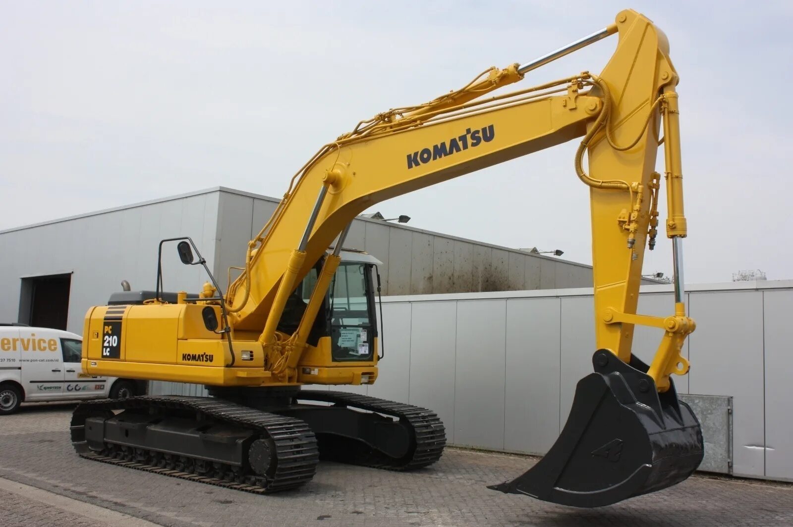 Гусеничный экскаватор jcb 240. Гусеничный экскаватор volvo ec300d. Volvo 290 экскаватор. Гусеничный экскаватор komatsu pc200. Гусеничный экскаватор hyundai r220lc-9s.