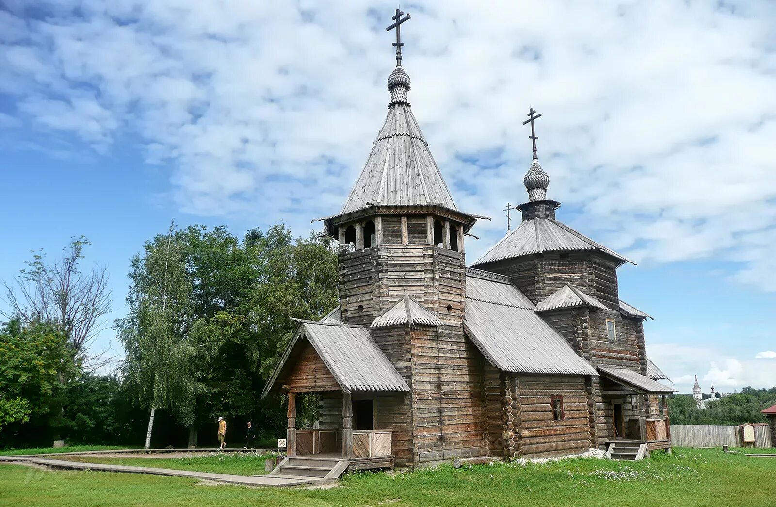 Музей деревянного зодчества название. Музей деревянного зодчества в Суздале. Суздаль достопримечательности музей деревянного зодчества. Суздаль музей деревянного зодчества Воскресенская Церковь.