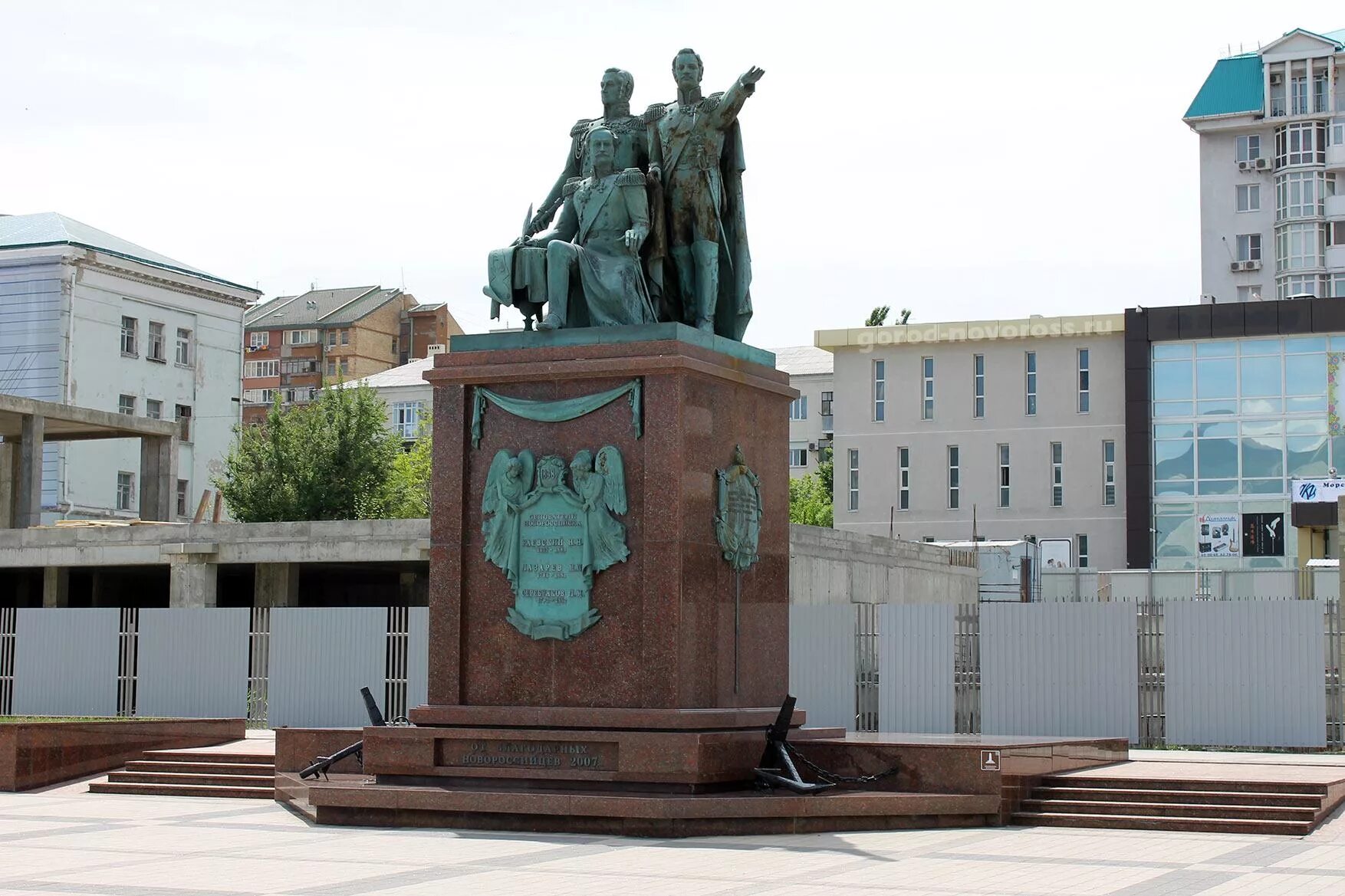 Памятник основателям Новороссийска. Новороссийск памятник отцам основателям города. Памятник основателям новороссй. Памятник основателям Новороссийска в Новороссийске. Отцы основатели россии