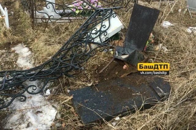 Старое кладбище солнечногорск. Деревенское кладбище. Старое кладбище магнитогорск. Захоронение в магнитогорске кпру магнитогорск. Левобережное кладбище магнитогорск.