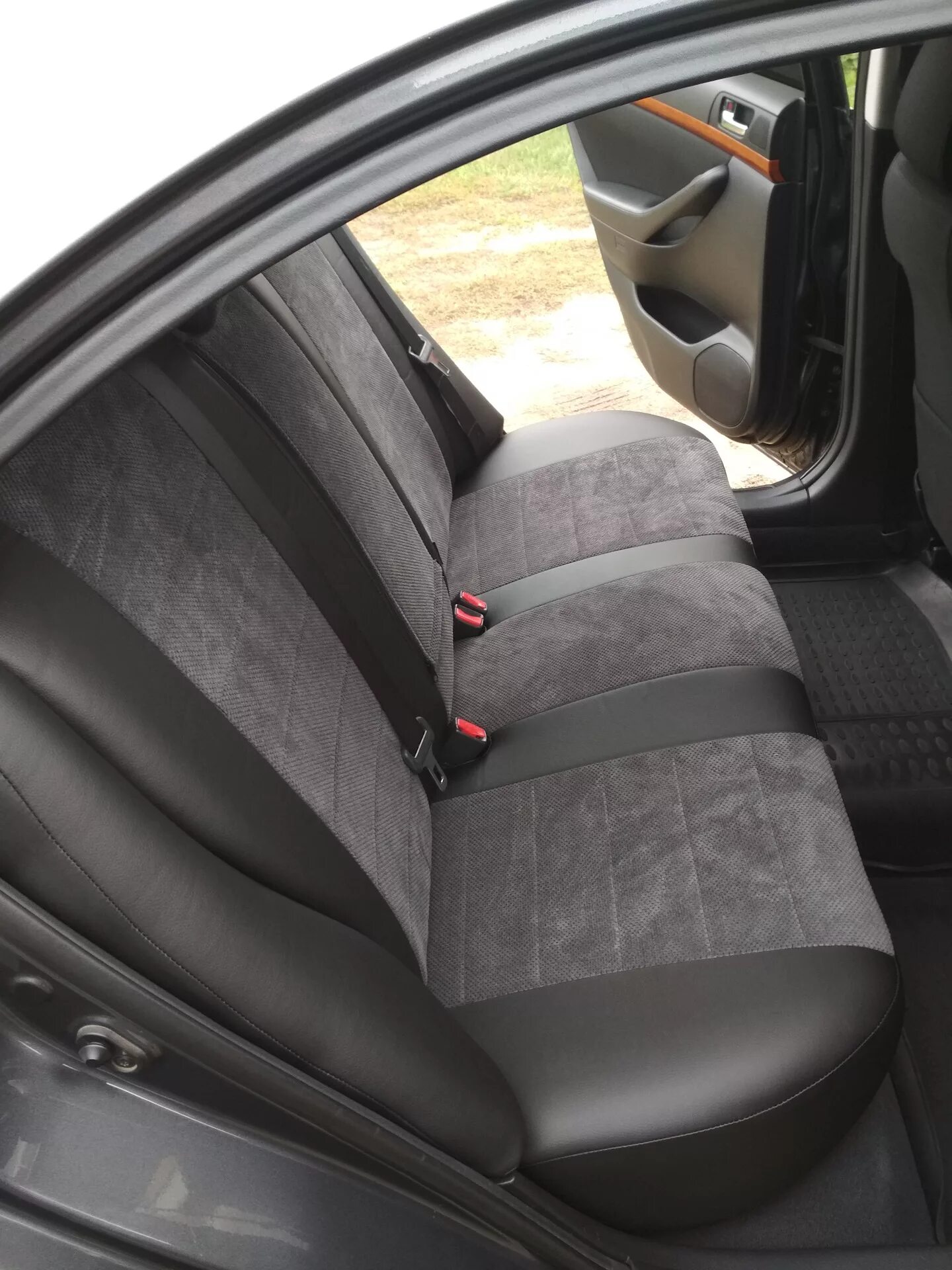 Toyota avensis 3 чехлы экокожа серый. Чехлы тойота авенсис 2. Чехлы на тойота авенсис т250 2007. Чехлы тойота авенсис 2007. Авточехлы тойота авенсис.