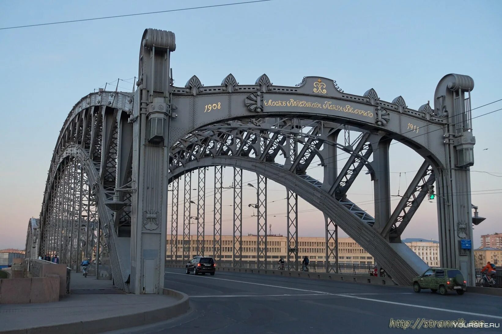 Мост петра великого в санкт. Мост Петра Великого в Санкт-Петербурге. Большеохтинский мост. Мост Петра Великого СПБ. Рассвет мост Петра Великого.