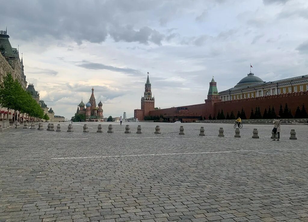 прогулка по красной площади. булыжная мостовая на красной площади. красная площадь кремль 3 класс окружающий мир. красная площадь. люди на красной площади.