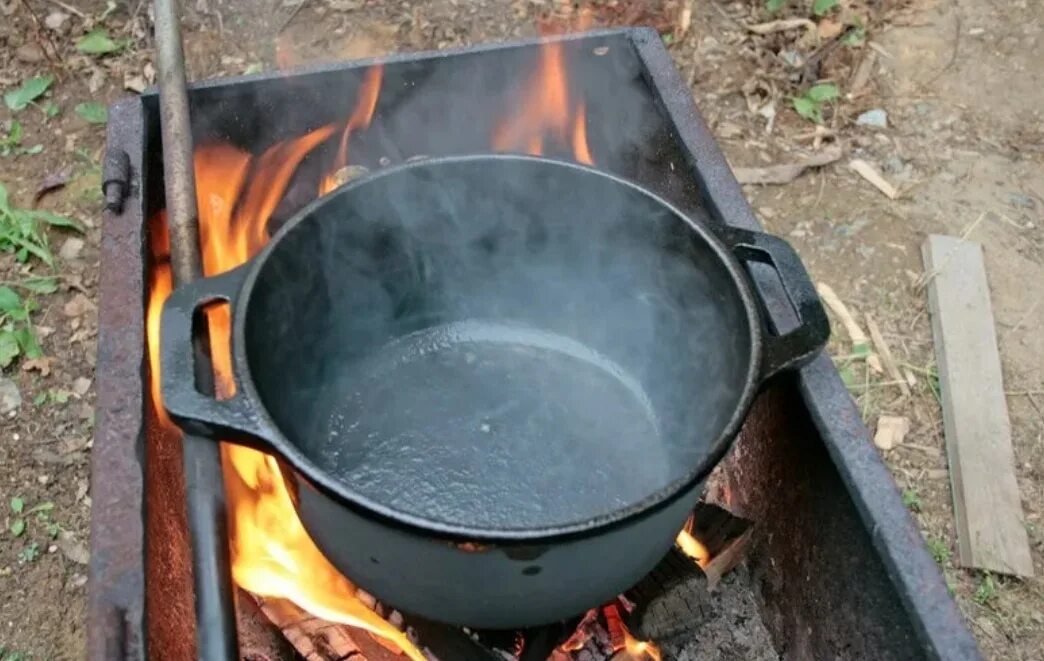 Казан внутри. Масло для казана. Плов в чугунном. Узбекский плов в казане. Казан для плова 12 литров.