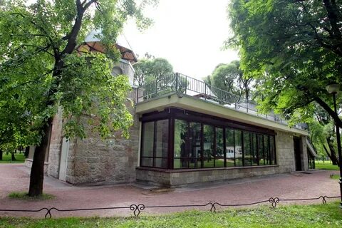 Здания в парке